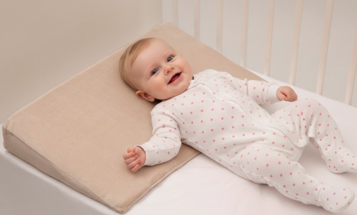 Set perne bebelusi - Perna pozitionare bebe anti rasturnare si Perna Plan inclinat anti reflux [5]