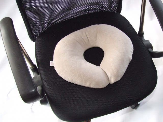 Set perne gravide - Perna gravide 3 in 1 BEBEDECO culoare ALB si Perna colac epiziotomie si hemoroizi bej [7]