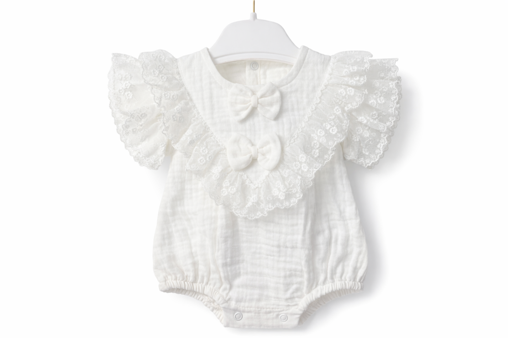 Body fetite alb din muselina cu dantela si fundite Kardesler [4]