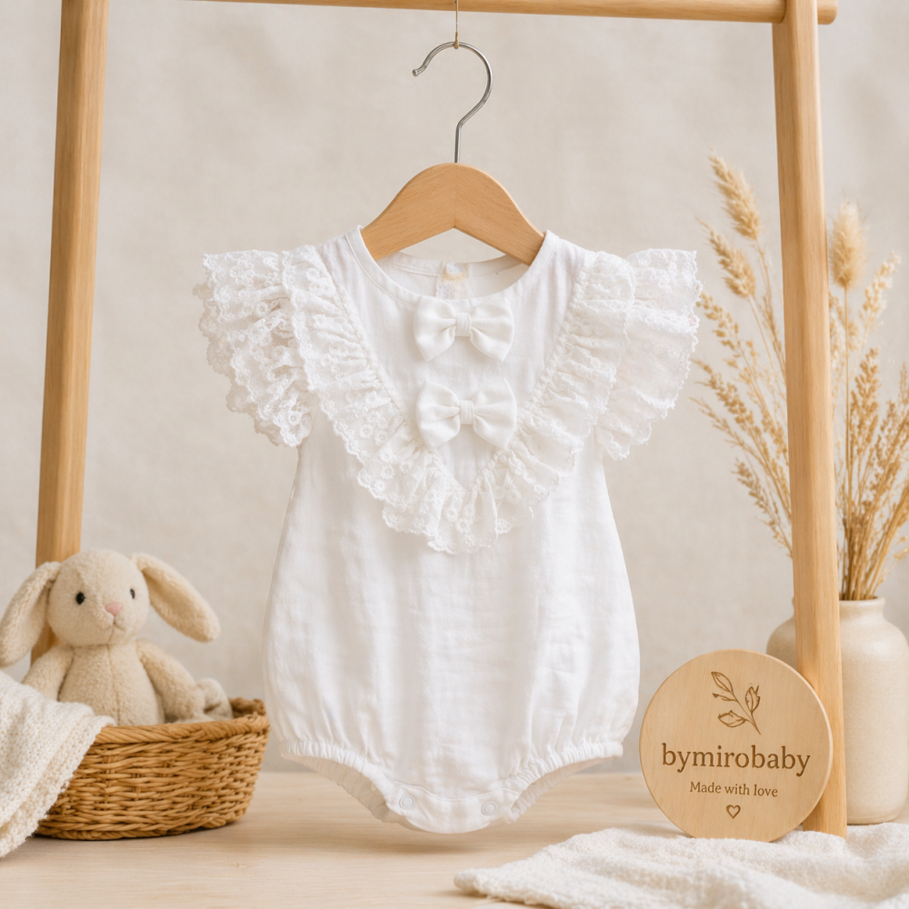 Body fetite alb din muselina cu dantela si fundite Kardesler [3]