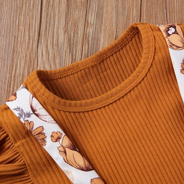 Costumas cu tricou maro - Floricele [3]