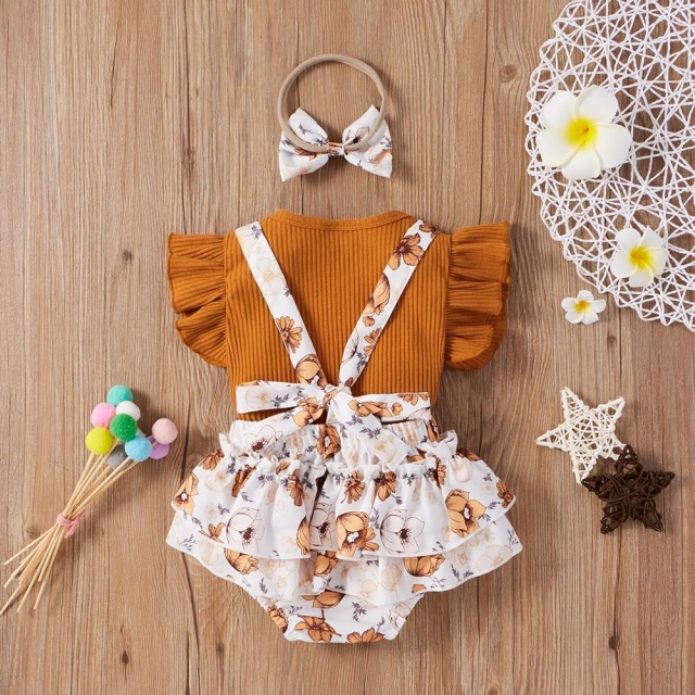 Costumas cu tricou maro - Floricele [6]