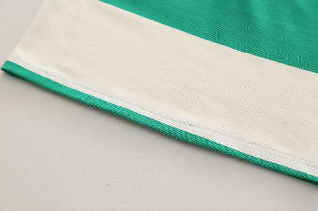 Costumas pentru baietei cu tricou tip polo in dungi verzi si ivoire [3]