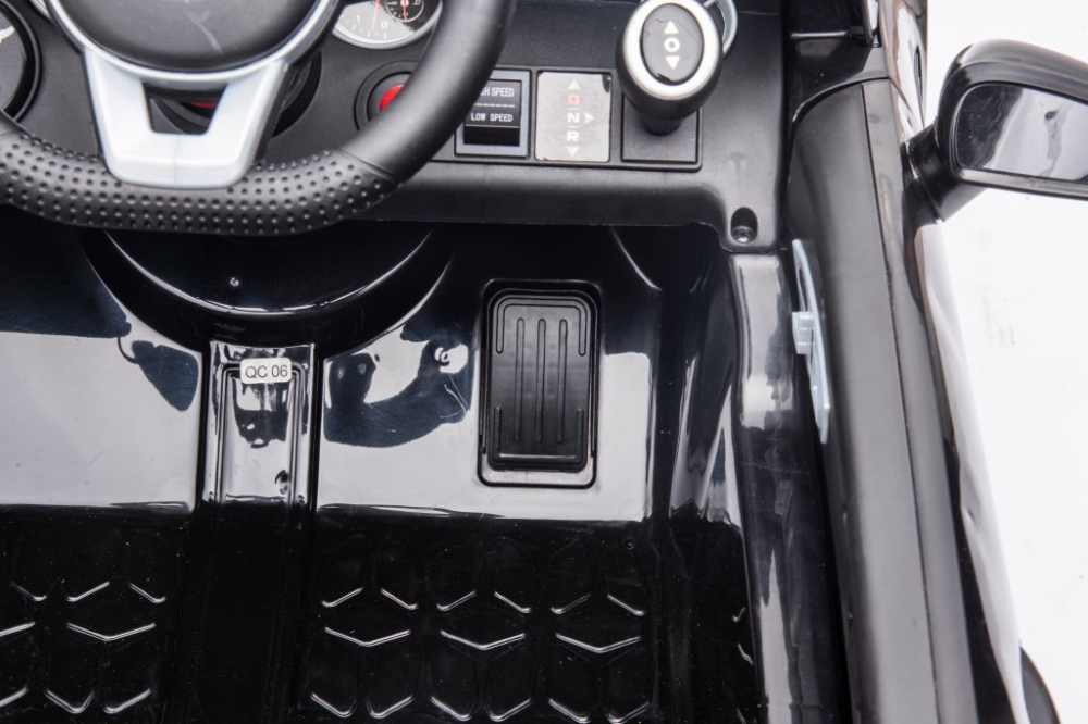 Mașină electrică Mercedes SLC 300 Alb, 2x45W, scaun piele, roti EVA [9]