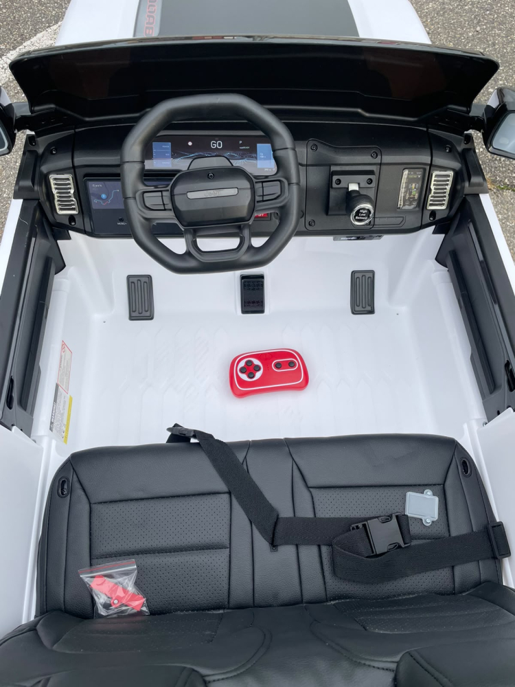 Masinuta electrica Jeep Recon cu licenta, 2 locuri, 12V 10Ah, 2 motoare, roti EVA, telecomanda, LED si USB, 3 ani+, alba [12]
