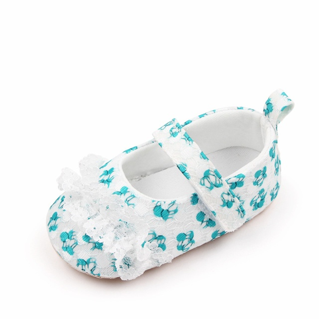 Pantofiori albi cu danteluta cu floricele verzi [6]