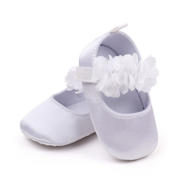Pantofiori albi satinati cu floricele inserate [1]