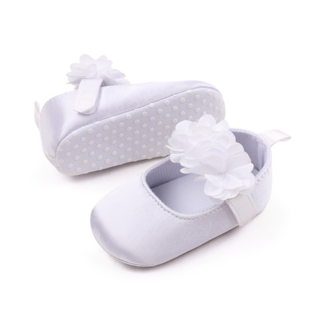 Pantofiori albi satinati cu floricele inserate [4]