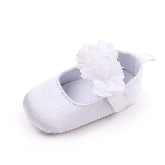 Pantofiori albi satinati cu floricele inserate [6]