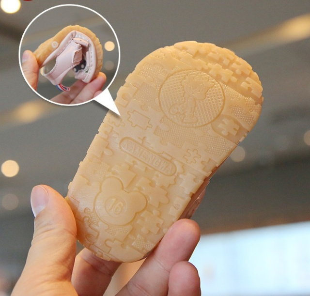 Sandalute crem cu piuitoare - Cool bear [4]