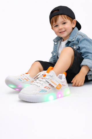 Adidasi - Adidasi albi cu dungi colorate si luminite