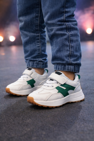 Imbracaminte, incaltaminte - Adidasi albi cu dungi verzi - Karl