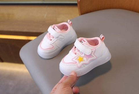 Adidasi albi cu luminite si stelute colorate [3]