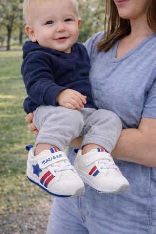 Imbracaminte, incaltaminte - Adidasi pentru copii, albi, cu insertii rosii si albastre