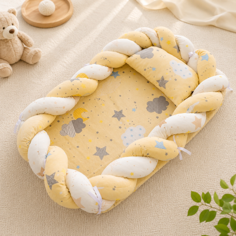 Esentiale nou-nascuti - Baby nest cocon tricotat galben cu perna si saltea 72x52 cm