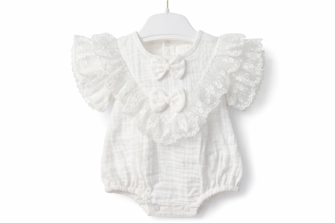 Body fetite alb din muselina cu dantela si fundite Kardesler [3]