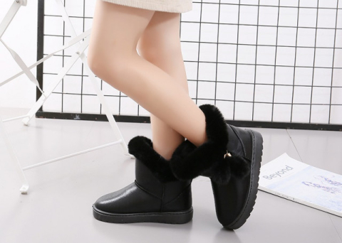 Imbracaminte, incaltaminte - Cizme negre imblanite cu ciucurei