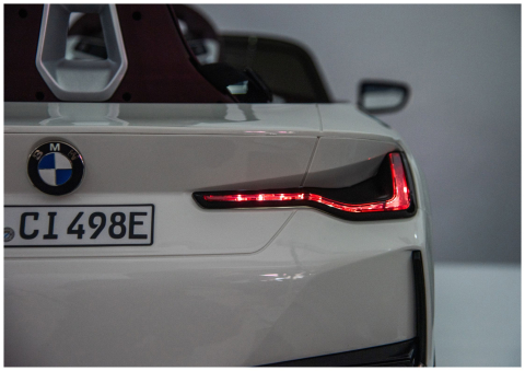 Masinuta electrica BMW i4 JE1009 4x4 alba 12V pentru copii, 3 ani+ [12]