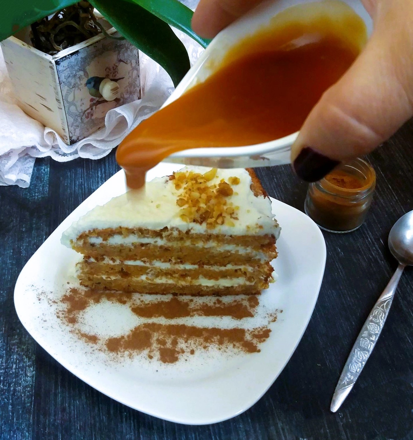 CARROT CAKE (Tort de morcovi) cu sos de caramel