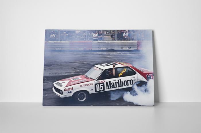 Tablou canvas : Rubber burning [2]