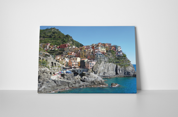 Tablou canvas : Casute colorate pe mal [2]