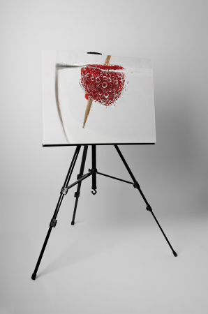 Tablou canvas : Capsuna in cocktail [1]