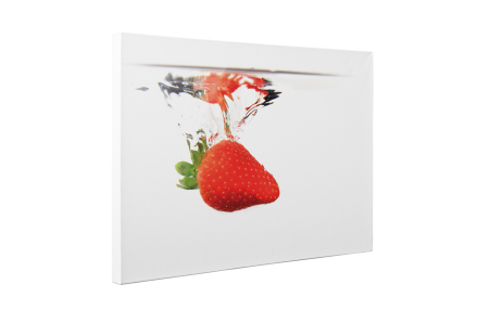 Tablou canvas : Capsuna in apa [4]