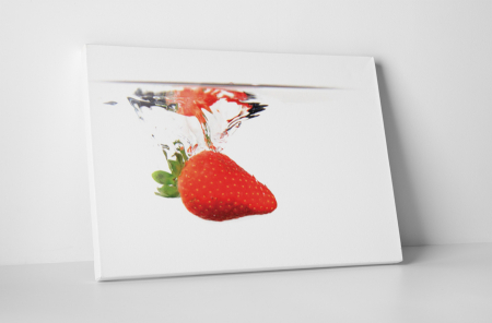 Gastronomie - Tablou canvas : Capsuna in apa