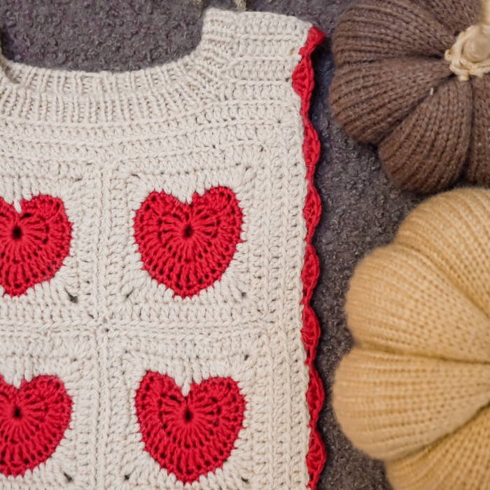 Vesta crosetata cu inimioare [6]