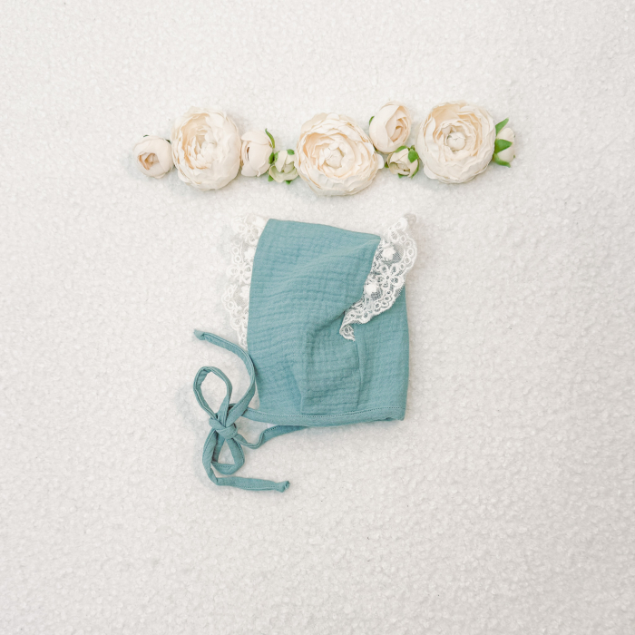 Caciula din muselina, decorata cu dantela [2]