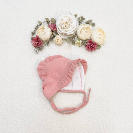 Accesorii - Caciula din muselina, cu volanas din muselina