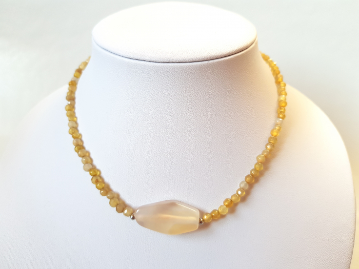 Colier choker din agate galbene semitransparente [2]