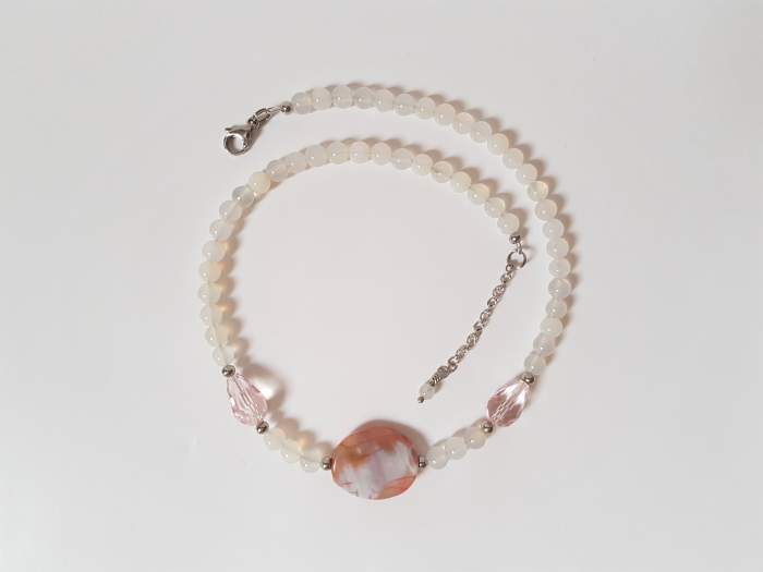 Colier cu agate albe si cristale [4]