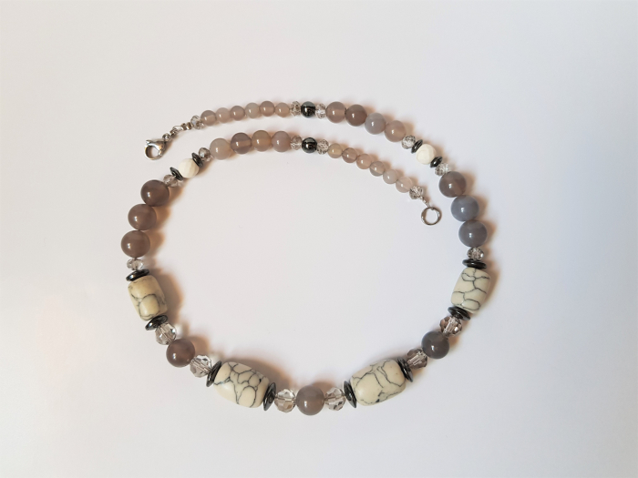 Colier cu agate gri, hematite si howlit [4]