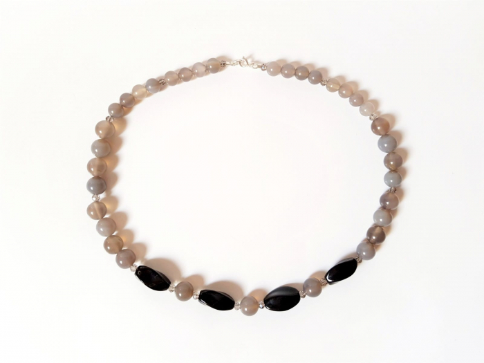 Colier cu agate gri si onix [3]
