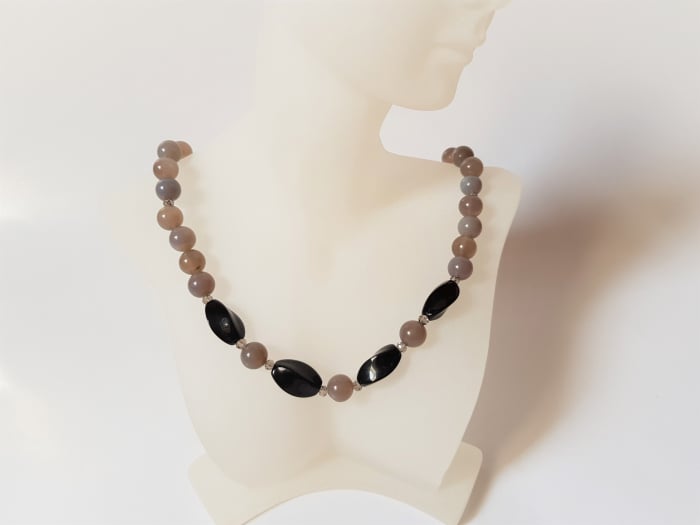 Colier cu agate gri si onix [4]