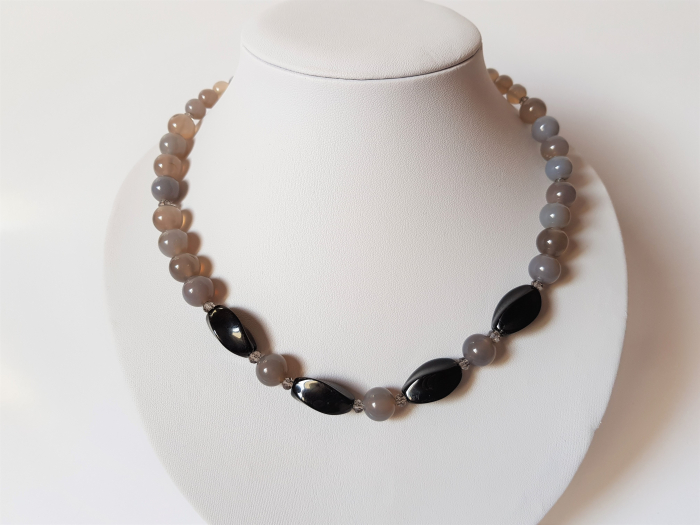 Colier cu agate gri si onix [5]