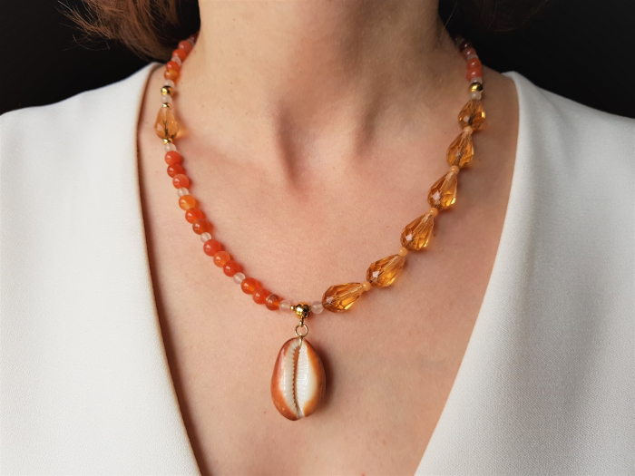 Colier cu agate, hematite, cristale si pandantiv scoica naturala [2]