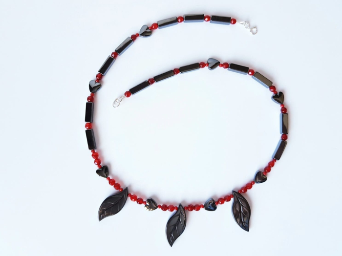 Colier cu jad rosu, coral rosu si hematit [2]