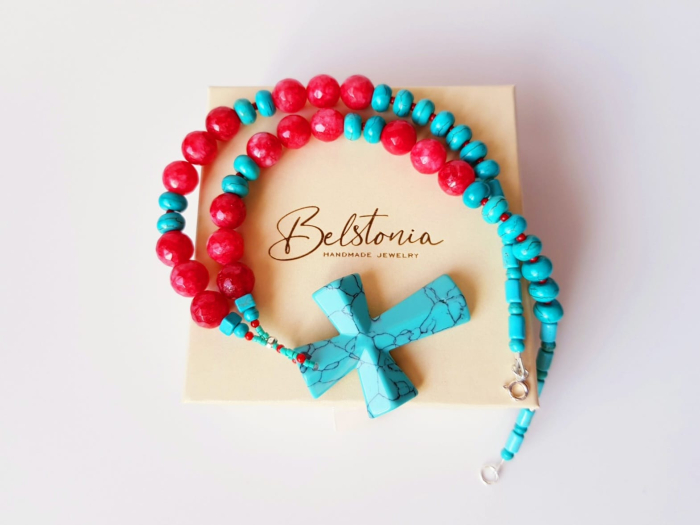 Colier cu jad rosu, turcoaz si pandantiv cruce turcoaz [5]