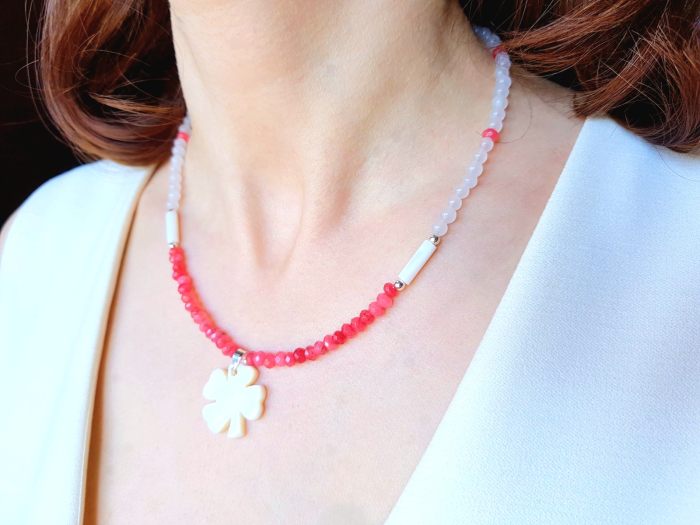 Colier cu jad roz, jad alb si pandantiv sidef trifoi 4 foi [2]