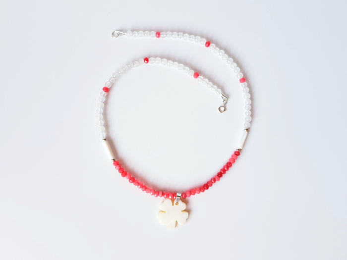 Colier cu jad roz, jad alb si pandantiv sidef trifoi 4 foi [5]