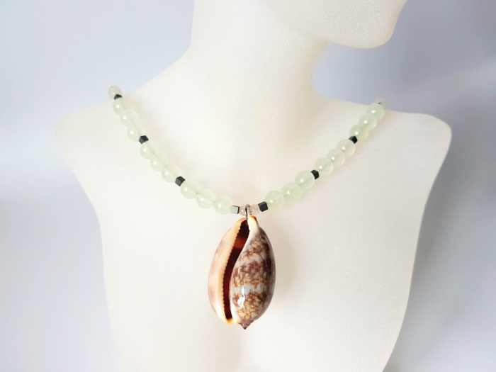 Colier cu jad vernil, hematit si pandantiv scoica naturala [8]