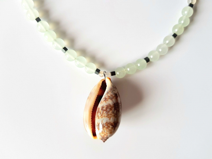 Colier cu jad vernil, hematit si pandantiv scoica naturala [4]