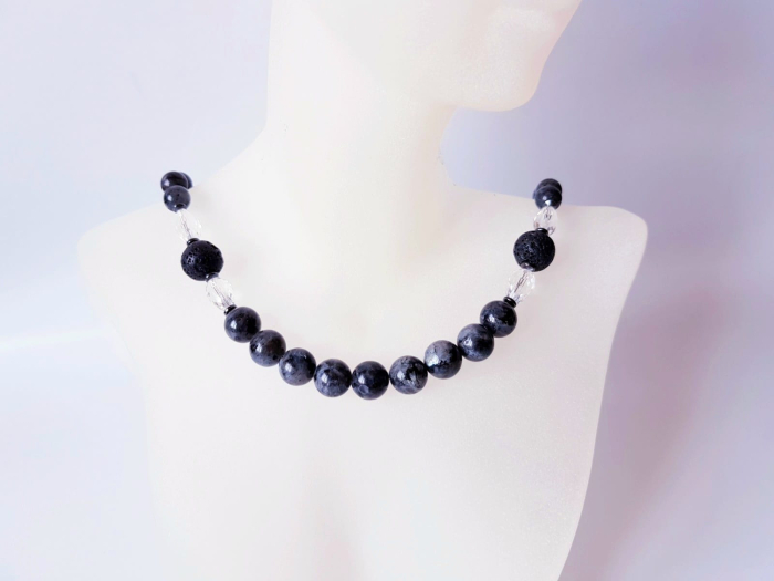 Colier cu labradorit si lava neagra [5]