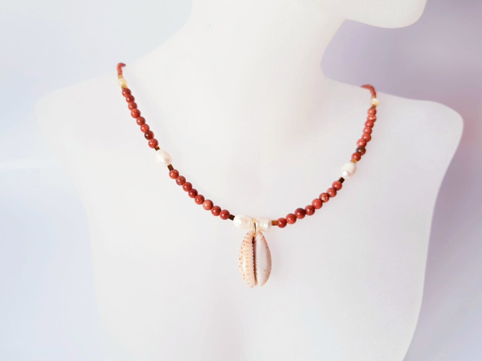 Colier cu piatra soarelui, perle, sidef si pandantiv scoica [4]