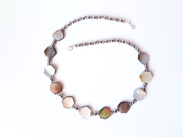 Colier cu sidef gri si hematit argintiu [2]
