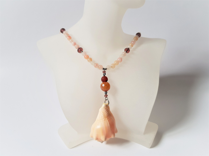 Colier de agate, cristale si pandantiv scoica naturala [6]