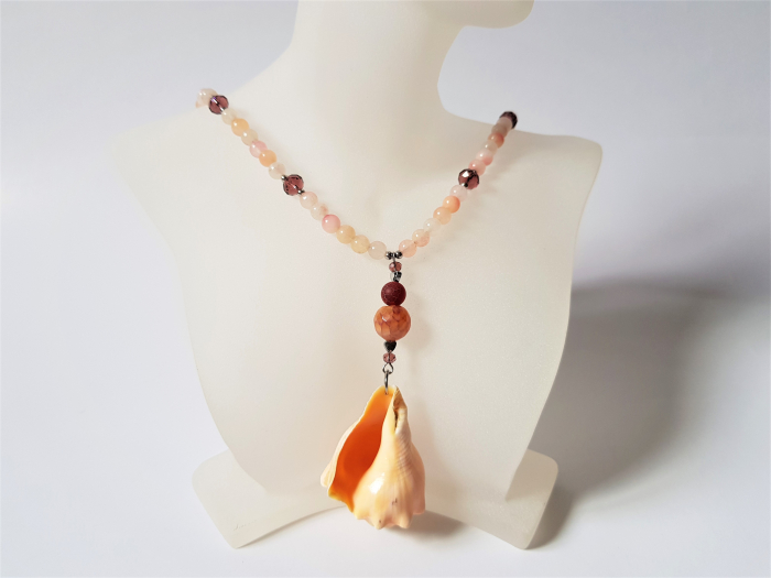 Colier de agate, cristale si pandantiv scoica naturala [5]