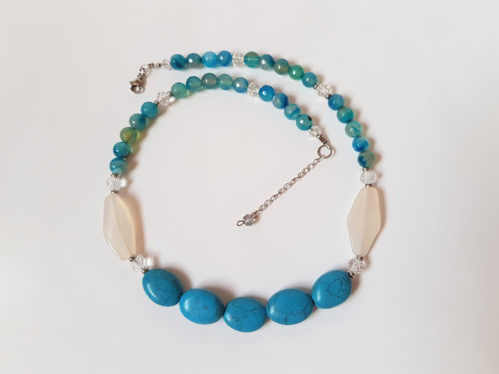 Colier de jad albastru cu agate laterale [4]